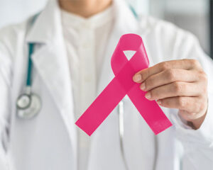 درمان سرطان سینه؛ از هورمون درمانی تا جراحی